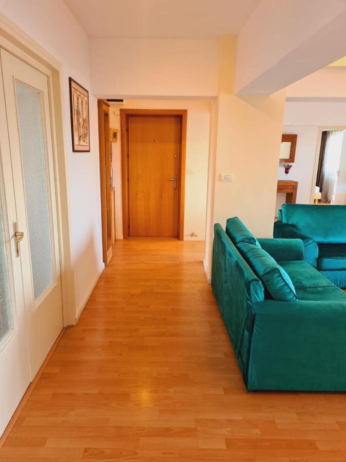 Old Town Apartment With Panoramic View Bucureşti Ngoại thất bức ảnh